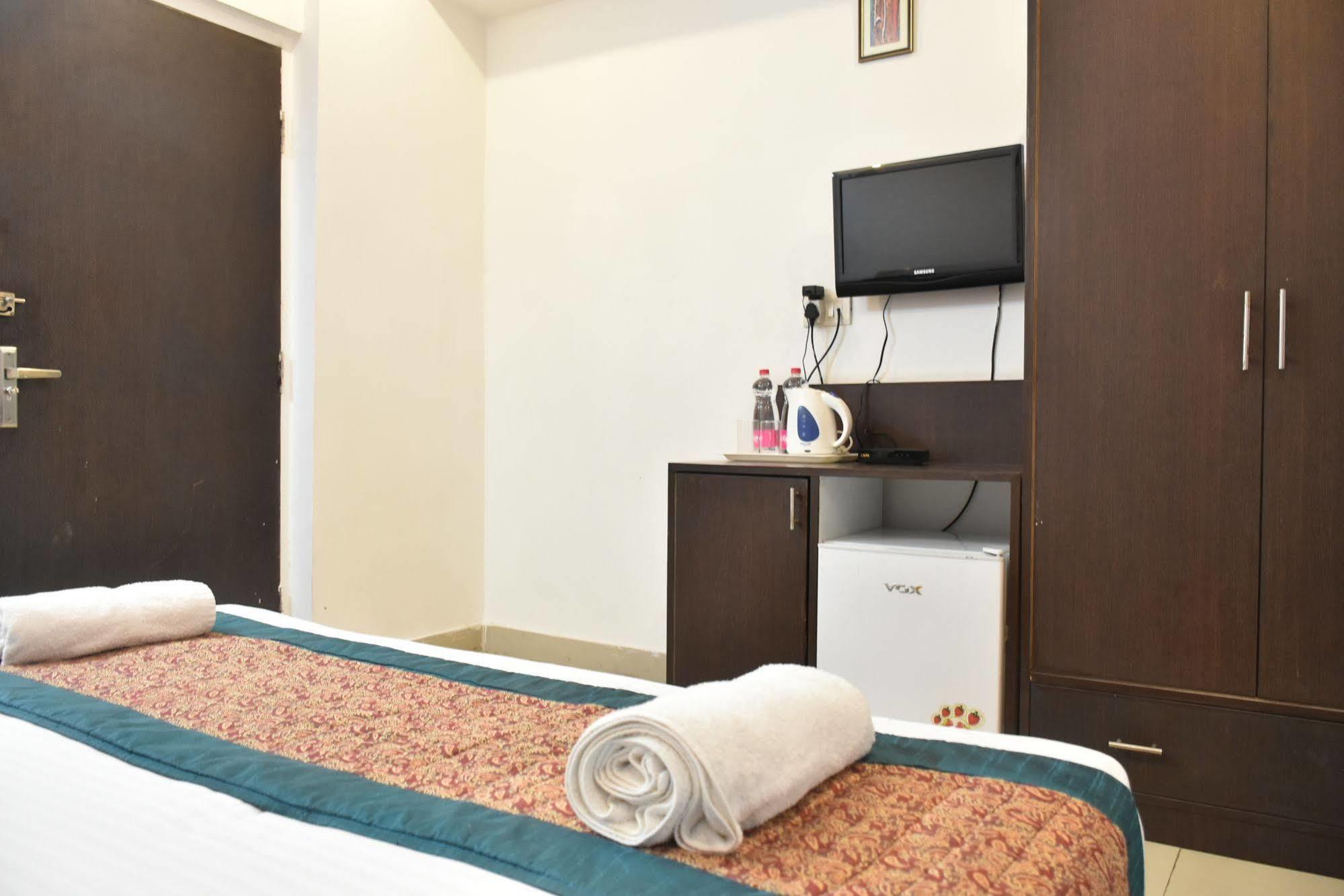 Airport Hotel Port View 新德里 外观 照片