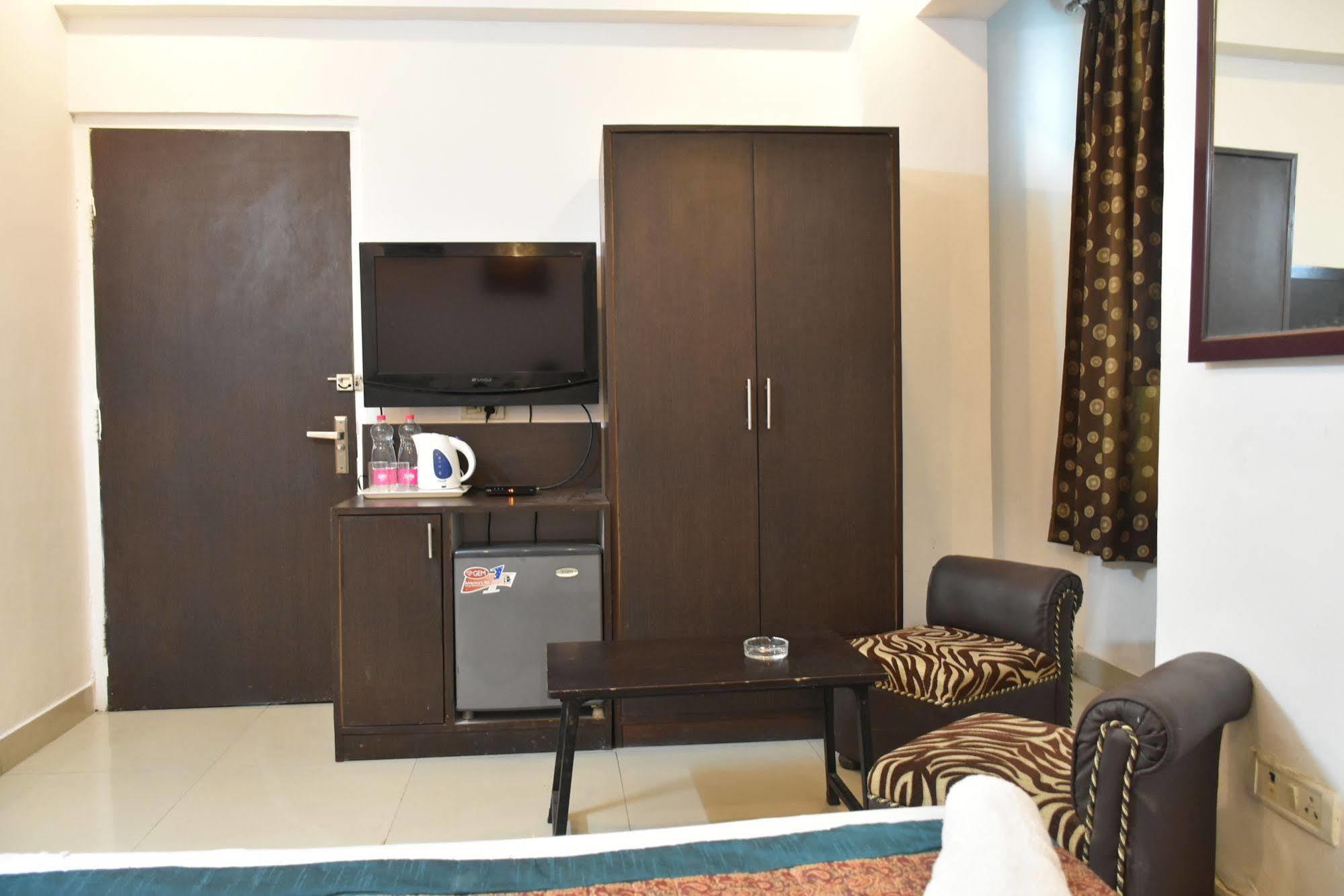 Airport Hotel Port View 新德里 外观 照片